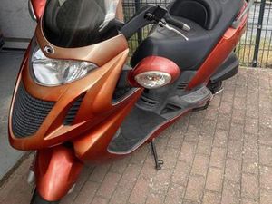 MOTORRAD "KYMCO S4 GRAND DINK 125S", TÜV BIS 06/2027