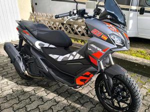 APRILIA SR GT 200