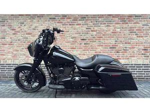 HARLEY-DAVIDSON 103 FLHX STREETGLIDE STREET GLIDE BLACK OUT CVO ZWART