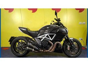 VENDO DUCATI DIAVEL 1200 CARBON (2014 - 16) USATA A BUSTO ARSIZIO (CODICE 9895884) - MOTO.IT