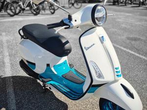 NEUE ( 91 KM ) VESPA PRIMAVERA COLOR VIBE 50 , KEINE SPRINT