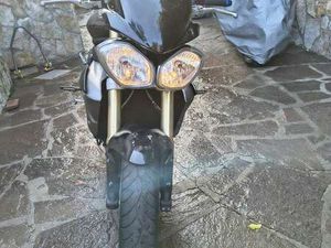 TRIUMPH STREET TRIPLE 675 NERO