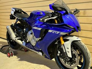 YZF-R1