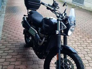TRIUMPH STREET SCRAMBLER 900 NERO