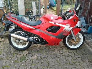 SUZUKI GSX 600 F BITTE LESEN !