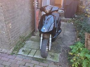 PIAGIO FLY ZWARTE SCOOTER — SCOOTERS | YAMAHA — MARKTPLAATS