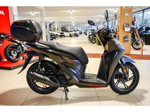 HONDA SH125I MIT TOPCASE