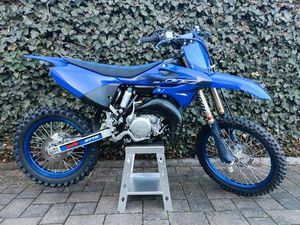 YAMAHA YZF 85 L W23 **ZWEIRAD TRINKNER**