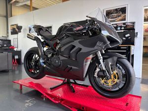 DUCATI PANIGALE V4 VOLLCARBON RACEBIKE