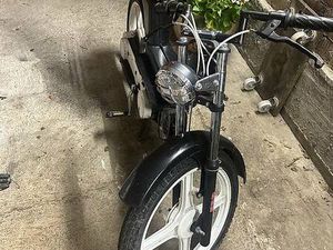 PIAGGIO SI MIT AUSWEIS CANTON BERNE -