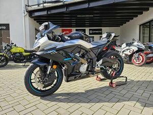 CFMOTO 675SR-R BLACK SPECIAL EDITION