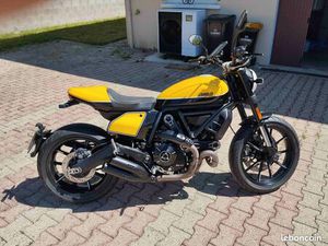 MOTO DUCATI 800 SCRAMBLER