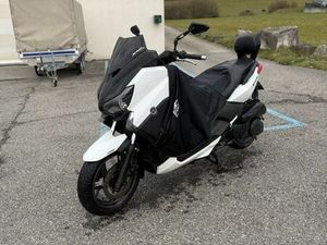 YAMAHA XMAX 250