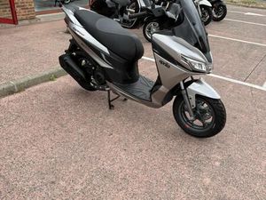 APRILIA SXR 50 1990 EUROS AVEC 4 ANS DE GARANTIE