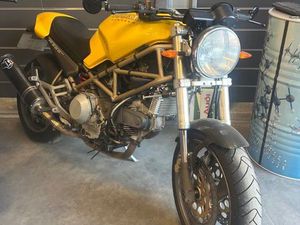 DUCATI MONSTER 900