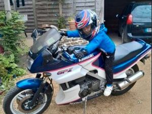 MOTO KAWASAKI GPZ 500