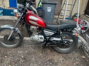 À VENDRE MOTO SUZUKI 125 GN ¹000EURO