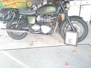 TRIUMPH BONNEVILLE T 100 STEVE MC QUEEN