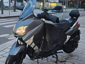 YAMAHA X-MAX 250 ABS DE 2013■VENDU AVEC TABLIERS, MANCHONS ET POIGNÉES CHAUFFANTES.■VEHICULE EN PARFAIT ÉTAT, AUCUN FRAIS À PRÉVOIR. ■CONTROLE TECHNIQUE VIERGE.