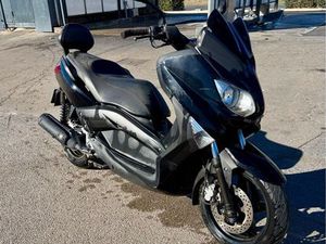 YAMAHA X-MAX 250