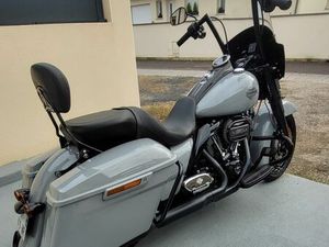 HARLEY-DAVIDSON ROAD KING SPÉCIAL