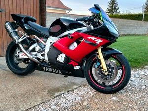 YAMAHA R6