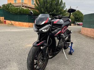STREET TRIPLE R