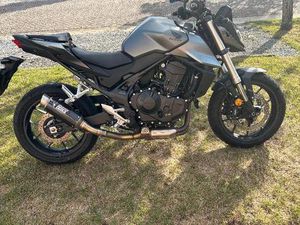 ② HONDA CB750 HORNET