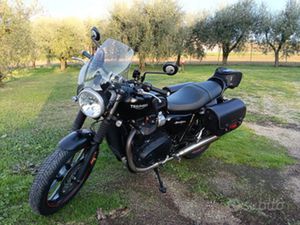 TRIUMPH STREET TWIN 900