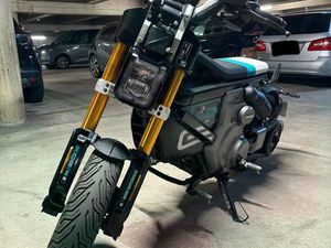 BMW CE 02 – 2 050 KM – FULL OPTIONS – ÉTAT PARFAIT – PREMIÈRE MAIN