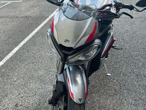 TRIUMPH STREET TRIPLE RS