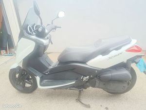 YAMAHA X-MAX 125