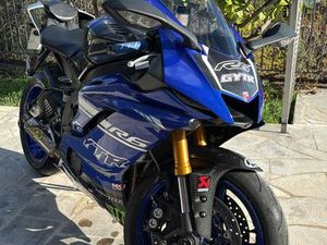 YAMAHA R6