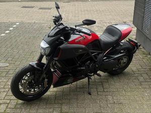 ② DUCATI DIAVEL NIEUWE MODEL CUSTOM 1 EIGENAAR - 5700 KLM!