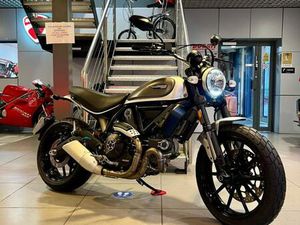 IMMACULATE DUCATI SCRAMBLER 800 ICON 2017 - 1400 MILES ONLY