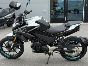 CFMOTO 125NK BEIDE FARBEN KEINE DUKE 125 MT 125