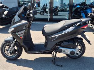 APRILIA SXR 50 S SCHWARZ ODER WEIß