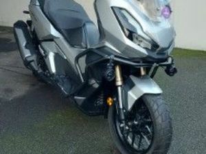 SCOOTER HONDA 350 ADV AVEC CRASH-BAR