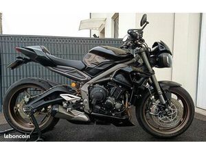 TRIUMPH STREET TRIPLE 765 RS CARBON BLACK