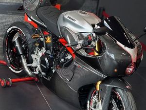 DUCATI 950 SPORTCLASSIC V2