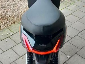 ② TROTTINETTE ÉLECTRIQUE PIAGGIO 1 CLASSE A 25 KM