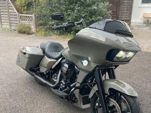 HARLEY DAVIDSON ROAD GLIDE 107 CVO STYLE