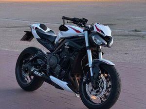 TRIUMPH STREET TRIPLE S 660
