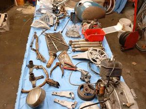 ZÜNDAPP COMBINETTE TYP 429 PAPIEREN IN TEILEN. + NEUTEILE