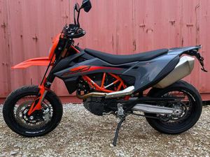 2021 KTM LC4 690 SMC-R MIT NUR 884 KM