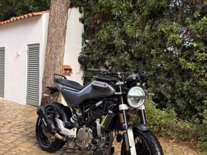 HUSQVARNA SVARTPILEN 125 – 2022 APENAS 5300 KM ALBUFEIRA E OLHOS DE ÁGUA