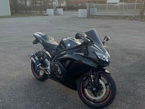 SUZUKI GSX R 750 K8