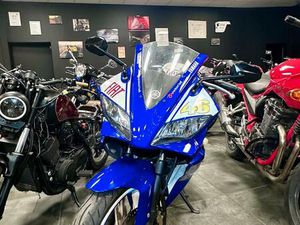 YAMAHA YZF R125 VALENTINO ROSSI EDITION AKRAPOVIC