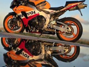 TE KOOP: ORIGINELE REPSOL HONDA CBR1000RR FIREBLADE - — MOTOREN | HONDA — MARKTPLAATS