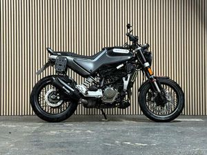 HUSQVARNA SVARTPILEN 125 NAKED PETROL MANUAL EURO 5 (15 PS) 125 CC